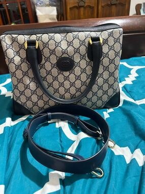 Gucci Signature GG Canvas Tote Bag in Beige and Navy